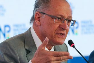 Alckmin defende criar proposta para desonerar folha de pagamento