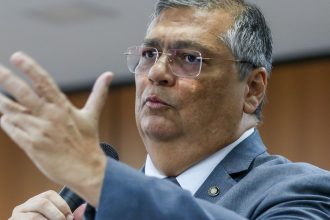 Flávio Dino cita ameaça de parlamentares e deixa de ir à Câmara