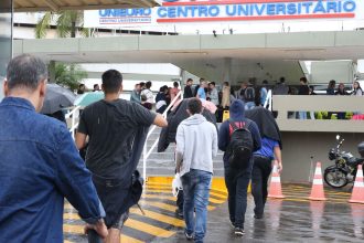 Prova do Enade será aplicada a partir das 13h30; portões fecham às 13h