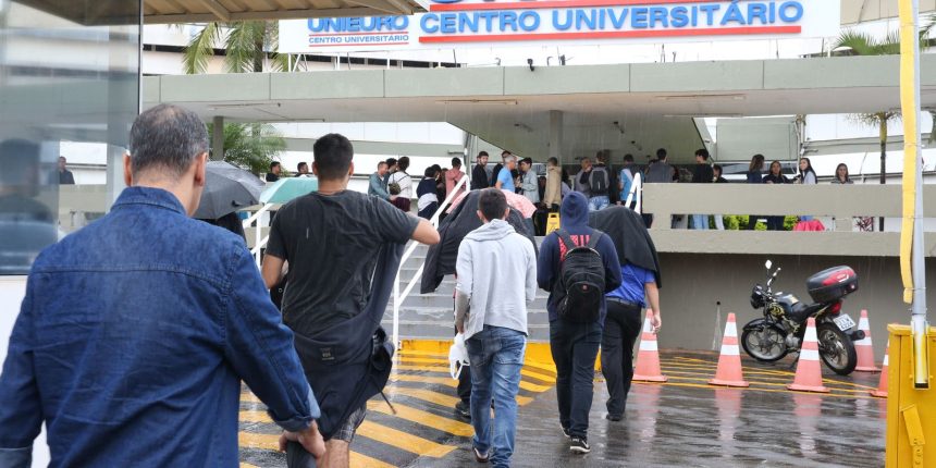 Prova do Enade será aplicada a partir das 13h30; portões fecham às 13h