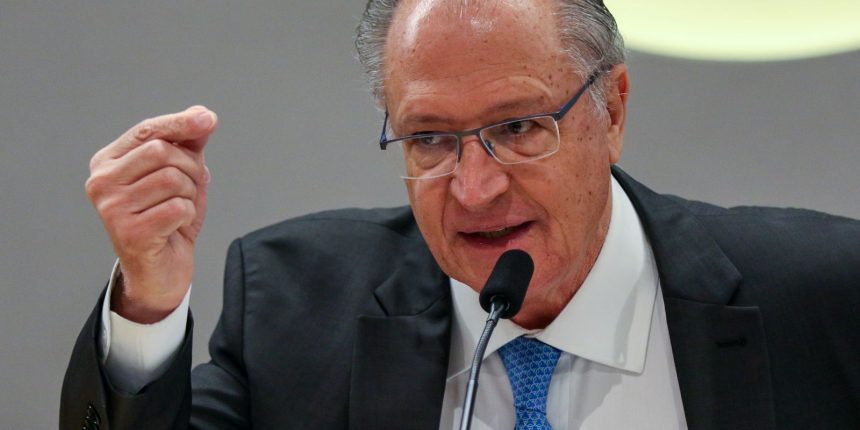 Alckmin projeta crescimento de 12% com reforma tributária