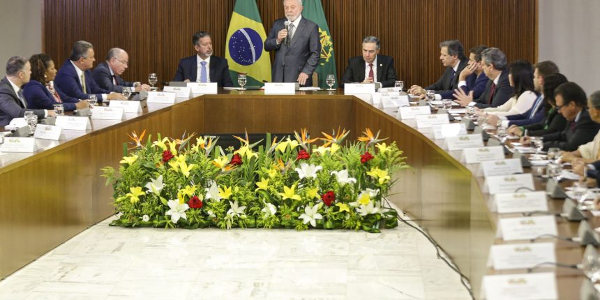 Brasil assume G20 com foco em fome, clima e governança global