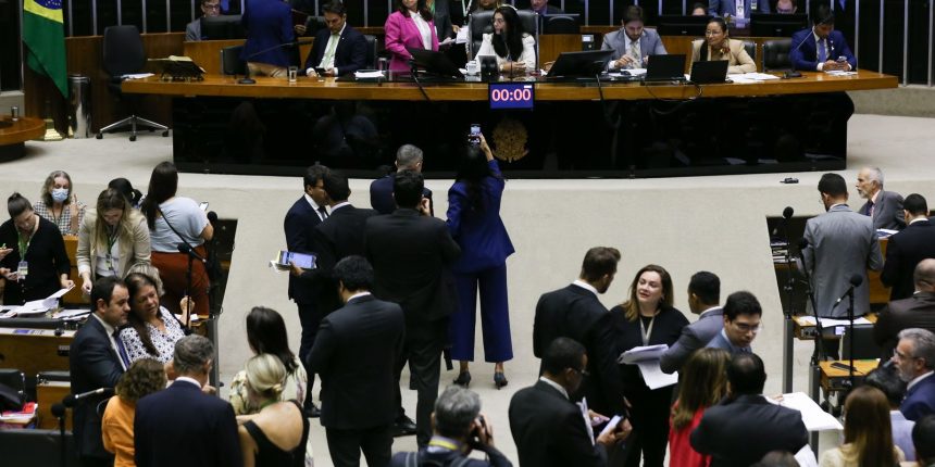 Câmara aprova protocolo para coibir violência contra mulher em bar