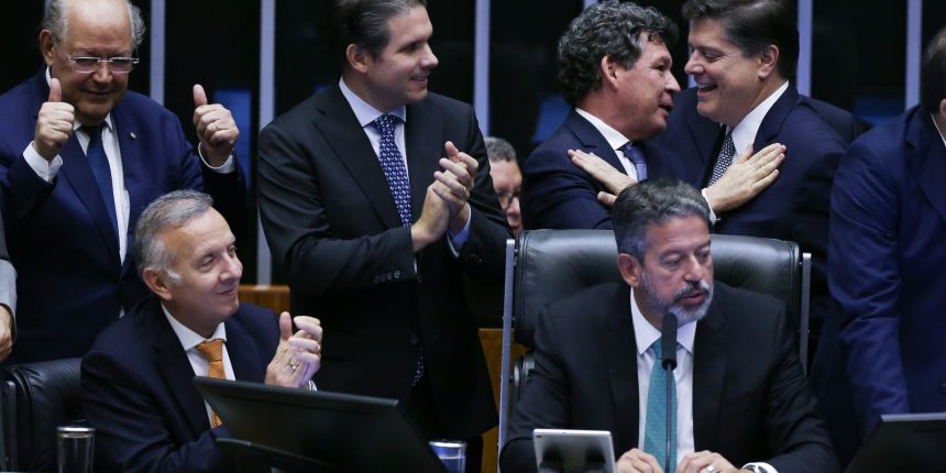 Câmara aprova reforma tributária em segundo turno