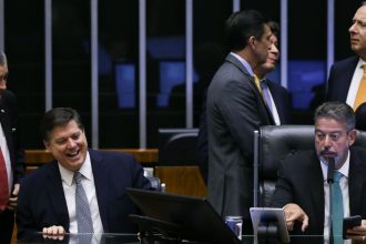 Câmara aprova texto-base da reforma tributária em primeiro turno