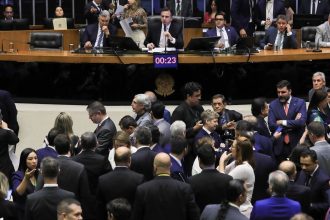 Congresso derruba veto à desoneração da folha de 17 setores econômicos