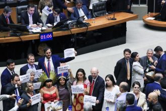 Congresso derruba veto de Lula e mantém marco temporal indígena