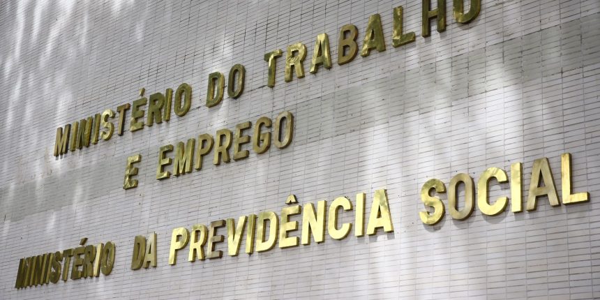 Governo propõe a servidores aumento em auxílios, sem reajuste salarial