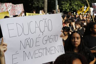 MEC pede 2,4 mil horas de formação básica no ensino médio