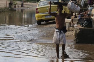 Drenagem inoperante retarda escoamento de águas na Baixada Fluminense