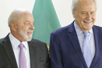 Lula assina nomeação de Lewandowski no Ministério da Justiça