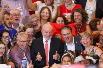 Lula: construção coletiva do novo PNE é conquista da democracia