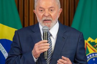 Lula lança pedra fundamental do campus do ITA em Fortaleza