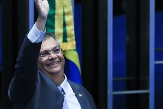 Em despedida do Senado, Dino diz que agirá pela harmonia dos poderes