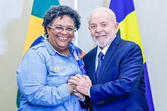 Lula e Mia Mottley discutem mudança climática em reunião na Guiana