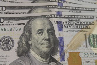 Dólar fecha acima de R$ 5 por primeira vez desde outubro