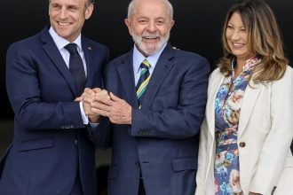 Lula concede a Macron a Ordem Nacional do Cruzeiro do Sul