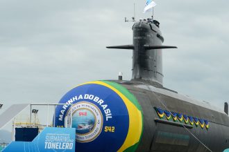 Lula e Macron lançam 3º submarino de parceria entre Brasil e França