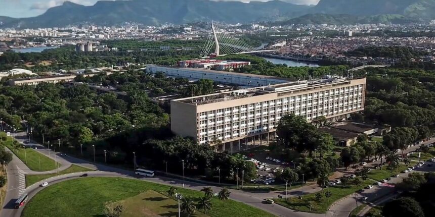 Aos 150 anos, Escola Politécnica da UFRJ vira patrimônio do Rio