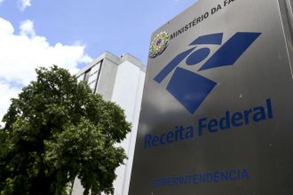 Autuações da Receita Federal sobem 65% em 2023 e somam R$ 225,5 bi