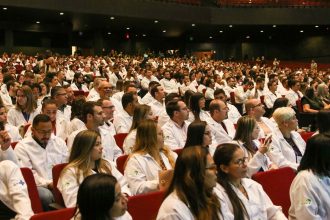 Brasil tem 575.930 médicos ativos: 2,81 por mil habitantes