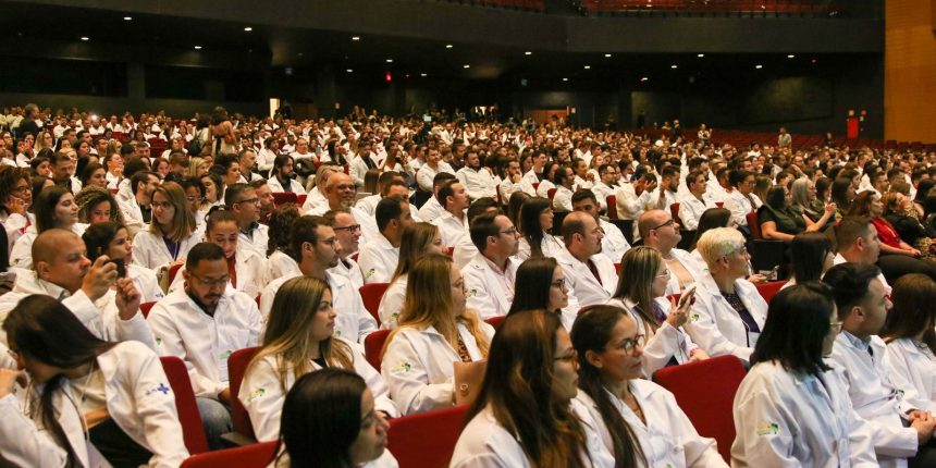 Brasil tem 575.930 médicos ativos: 2,81 por mil habitantes