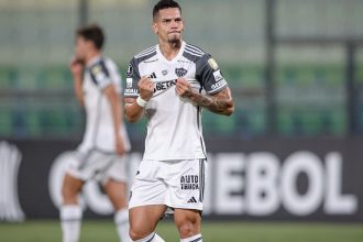 Com dois de Paulinho, Atlético-MG goleia Caracas na Libertadores