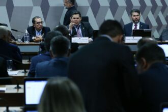 Comissão do Senado aprova aumento de salários de juízes e promotores 