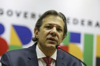 Desoneração traz risco de nova reforma da Previdência, diz Haddad