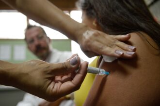 Governo aumenta público-alvo da vacinação contra HPV