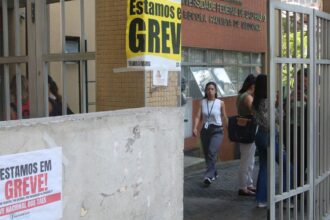 Governo propõe a servidores da educação reajuste de 9% em 2025