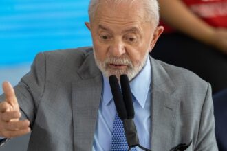 Lula embarca para a Colômbia na terça-feira