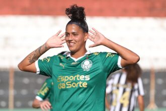 Amanda brilha e faz 3 em goleada do Palmeiras sobre Santos por 6 a 0