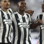 Botafogo supera Vitória para abrir vantagem na Copa do Brasil