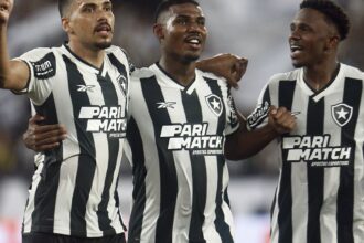 Botafogo supera Vitória para abrir vantagem na Copa do Brasil