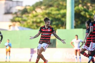 Cristiane marca dois e Fla vence Flu por 3 a 1 no Brasileiro Feminino