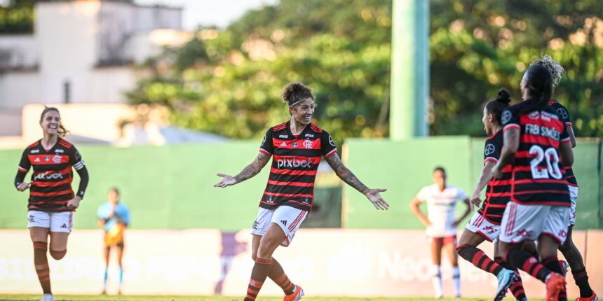 Cristiane marca dois e Fla vence Flu por 3 a 1 no Brasileiro Feminino