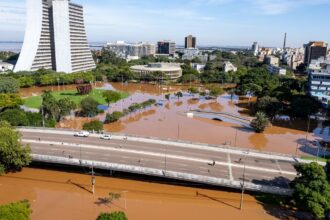 Das 441 cidades em calamidade no RS, só 69 pediram recursos federais