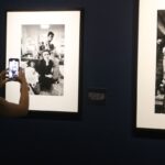 Exposição mostra olhar de Sebastião Salgado sobre Revolução dos Cravos