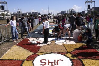 Festa religiosa de Corpus Christi reúne fiéis em várias cidades