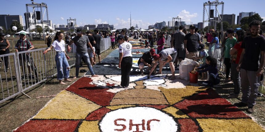 Festa religiosa de Corpus Christi reúne fiéis em várias cidades