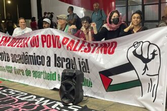 Manifestantes fazem ato pró-Palestina na USP