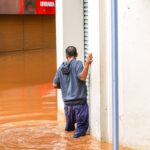 Saiba como prevenir doenças como a leptospirose, após chuvas no RS