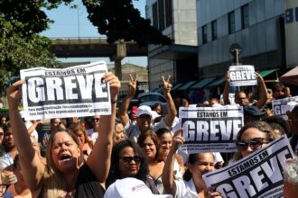 Servidores de hospitais federais no Rio fazem ato por reajuste salaria