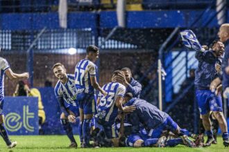 Avaí mostra força para derrotar Guarani e virar líder da Série B