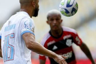 De olho na liderança do Brasileiro, Fla e Bahia jogam no Maracanã