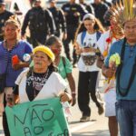 Em ato na Esplanada, indígenas pedem ações contra mudanças climáticas