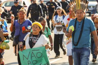 Em ato na Esplanada, indígenas pedem ações contra mudanças climáticas