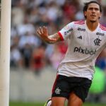 Flamengo aplica 6 a 1 no Vasco e vira líder provisório do Brasileirão