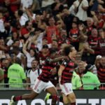 Flamengo arranca vitória sobre o Bahia para liderar o Brasileiro